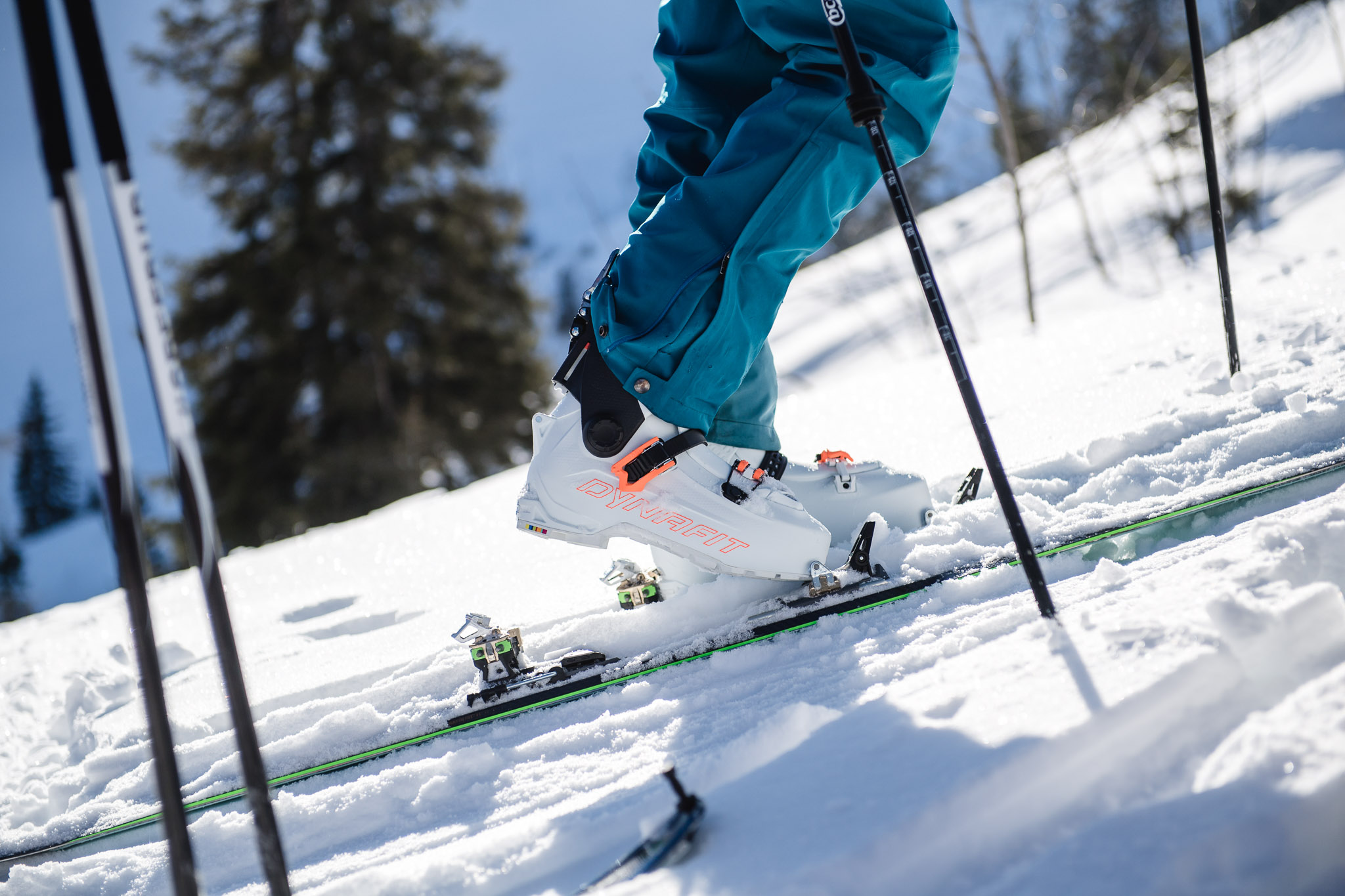 Беговые лыжи скользящая поверхность. Dynafit Ski Crampons. Как подготовить горные лыжи. Ботинки для горных лыж Dynafit Beast women. Ботинки для горных лыж Dynafit Hoji px w.