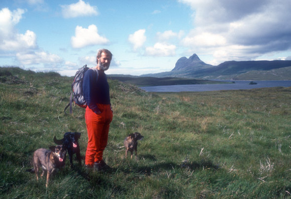 Chris Bonington and his dogs Bella, Bodie and Alfie, Suilven behind in 1986 - Photo Chris Bonington Picture Library